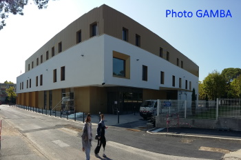 Bâtiment maladies infectieuses et tropicales hôpital La Colombière à Montpellier.jpg